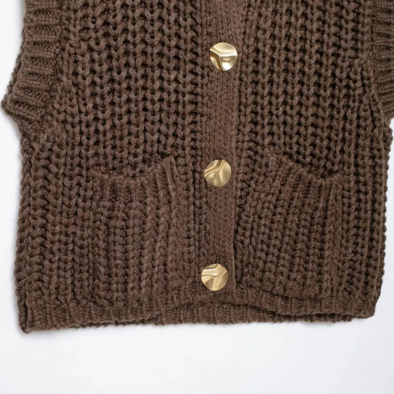 Sleeveless brown knit vest, preppy cropped style — ideal for autumn/winter.