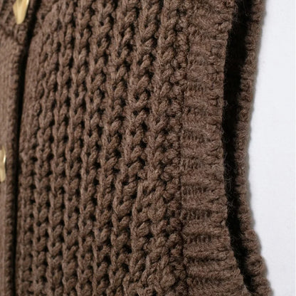 Sleeveless brown knit vest, preppy cropped style — ideal for autumn/winter.